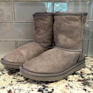 Ugg Boots - Classic Short Gray - Youth size 4
